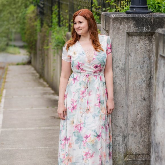 ⬇️ Yumi Kim Calypso White Floral Maxi Dress Size Medium - Picture 8 of 17